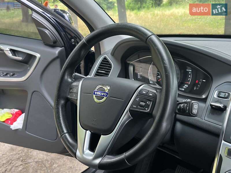 Внедорожник / Кроссовер Volvo XC60 2016 в Киеве