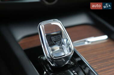 Внедорожник / Кроссовер Volvo XC60 2020 в 