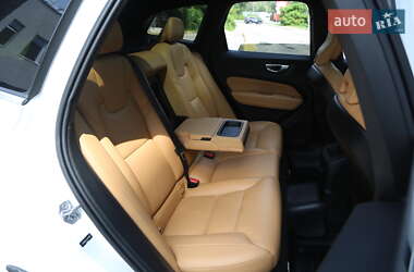 Внедорожник / Кроссовер Volvo XC60 2020 в 