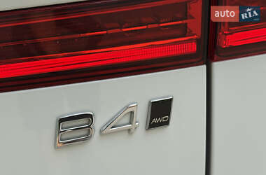 Внедорожник / Кроссовер Volvo XC60 2021 в 