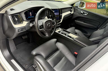 Внедорожник / Кроссовер Volvo XC60 2021 в 