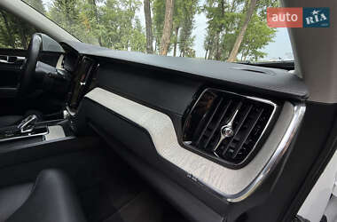Внедорожник / Кроссовер Volvo XC60 2021 в 