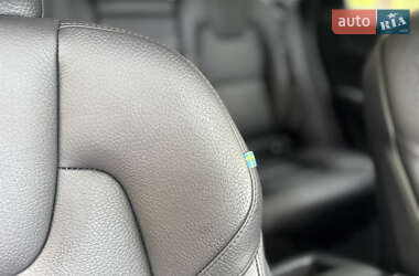 Внедорожник / Кроссовер Volvo XC60 2021 в 