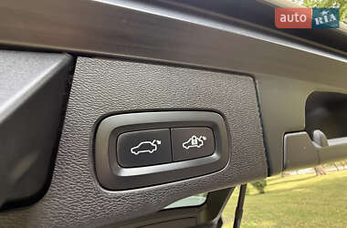 Внедорожник / Кроссовер Volvo XC60 2021 в 