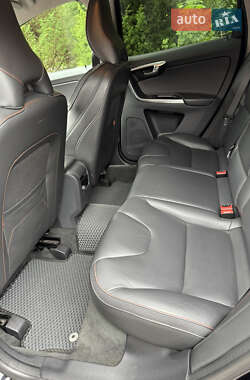 Внедорожник / Кроссовер Volvo XC60 2015 в 