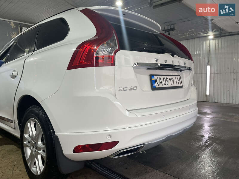 Внедорожник / Кроссовер Volvo XC60 2016 в Буче