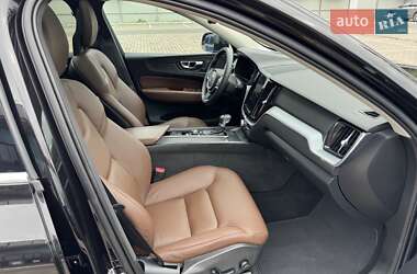 Внедорожник / Кроссовер Volvo XC60 2018 в 