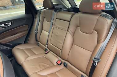 Внедорожник / Кроссовер Volvo XC60 2018 в 