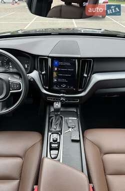Внедорожник / Кроссовер Volvo XC60 2018 в 