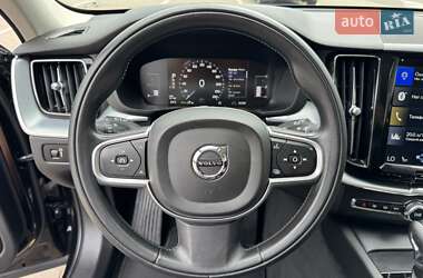 Внедорожник / Кроссовер Volvo XC60 2018 в 