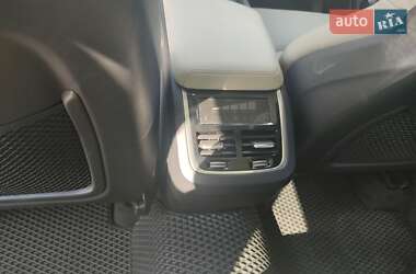 Внедорожник / Кроссовер Volvo XC60 2018 в 
