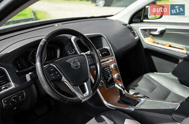 Внедорожник / Кроссовер Volvo XC60 2017 в 