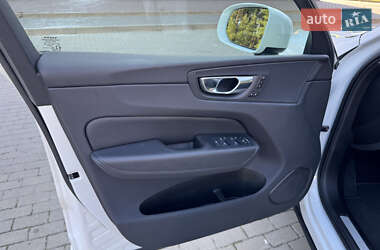 Внедорожник / Кроссовер Volvo XC60 2022 в 