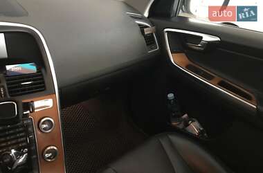Позашляховик / Кросовер Volvo XC60 2017 в 