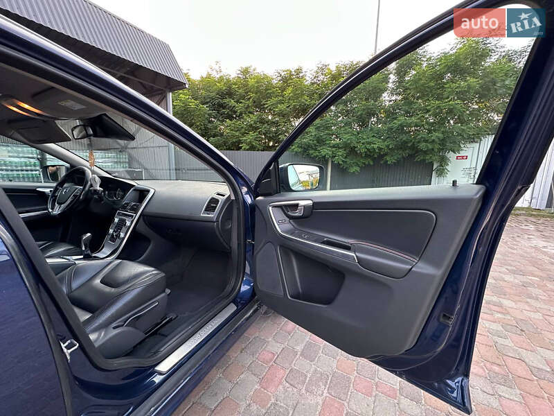 Внедорожник / Кроссовер Volvo XC60 2014 в Сарнах