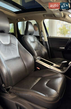 Внедорожник / Кроссовер Volvo XC60 2013 в 