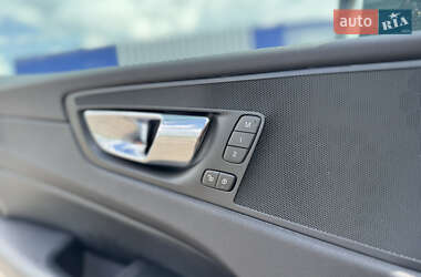 Внедорожник / Кроссовер Volvo XC60 2017 в 