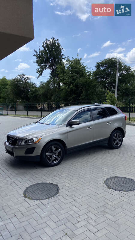 Внедорожник / Кроссовер Volvo XC60 2010 в 