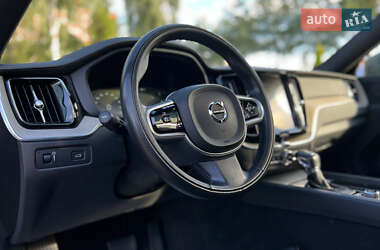 Внедорожник / Кроссовер Volvo XC60 2018 в 