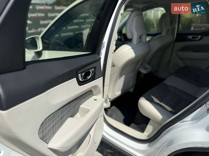 Внедорожник / Кроссовер Volvo XC60 2017 в Каменец-Подольском