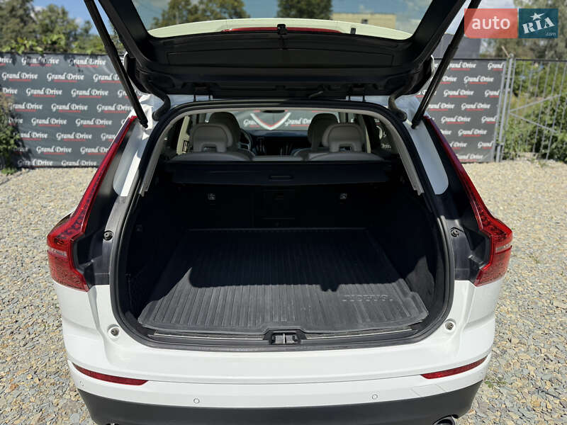 Внедорожник / Кроссовер Volvo XC60 2017 в Каменец-Подольском
