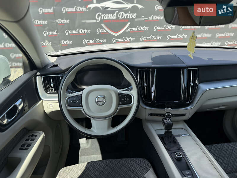Внедорожник / Кроссовер Volvo XC60 2017 в Каменец-Подольском
