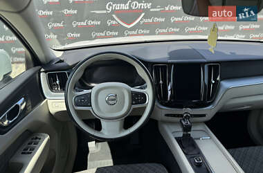 Внедорожник / Кроссовер Volvo XC60 2017 в 