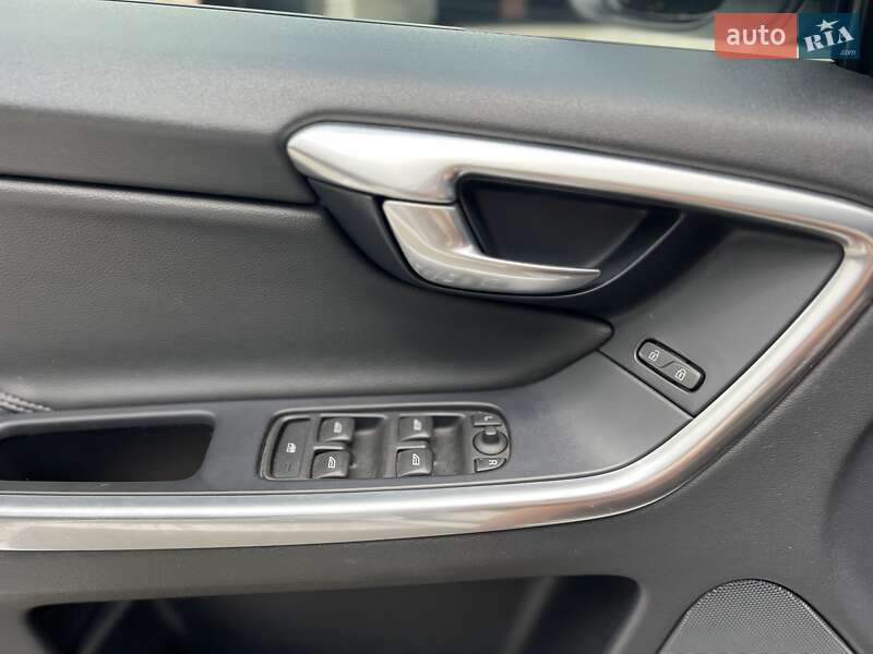 Внедорожник / Кроссовер Volvo XC60 2015 в Киеве