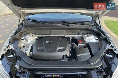 Внедорожник / Кроссовер Volvo XC60 2019 в 