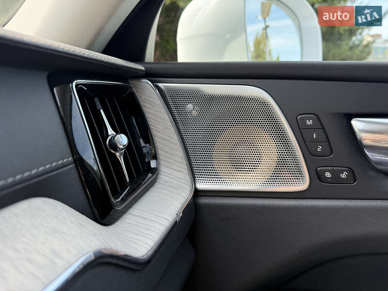 Внедорожник / Кроссовер Volvo XC60 2020 в Днепре