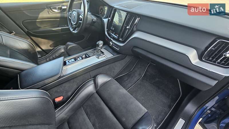 Внедорожник / Кроссовер Volvo XC60 2018 в Бродах