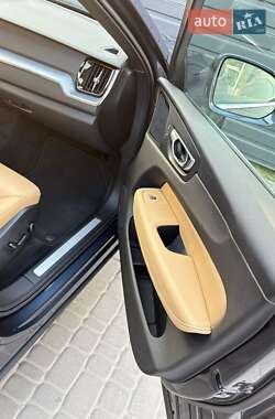 Внедорожник / Кроссовер Volvo XC60 2019 в 