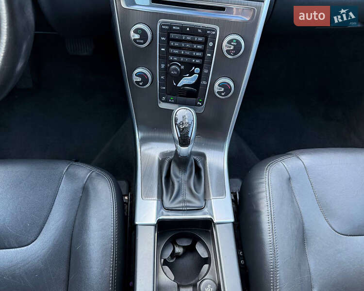 Внедорожник / Кроссовер Volvo XC60 2015 в Киеве