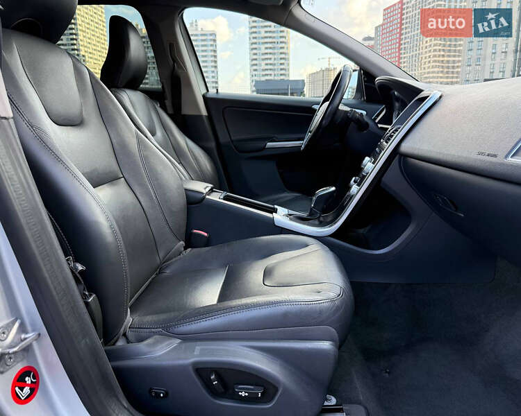 Внедорожник / Кроссовер Volvo XC60 2015 в Киеве