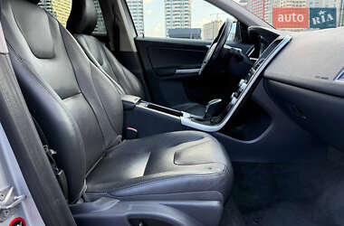 Внедорожник / Кроссовер Volvo XC60 2015 в 