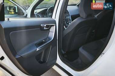 Внедорожник / Кроссовер Volvo XC60 2013 в 
