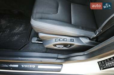 Внедорожник / Кроссовер Volvo XC60 2013 в 