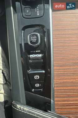 Внедорожник / Кроссовер Volvo XC60 2018 в 