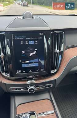 Внедорожник / Кроссовер Volvo XC60 2018 в 