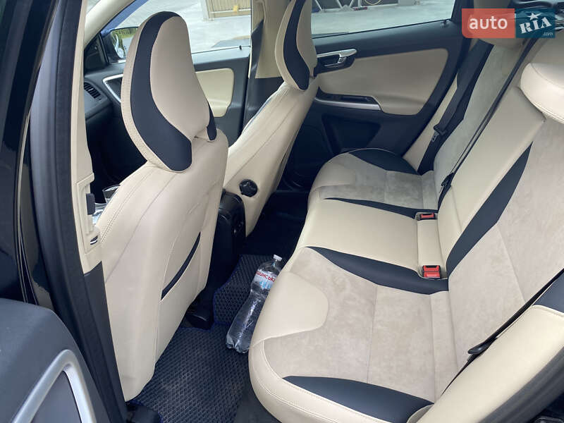 Внедорожник / Кроссовер Volvo XC60 2010 в Полтаве