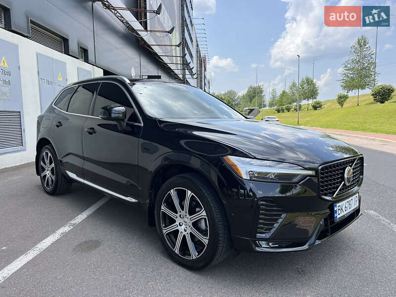 Внедорожник / Кроссовер Volvo XC60 2021 в Киеве