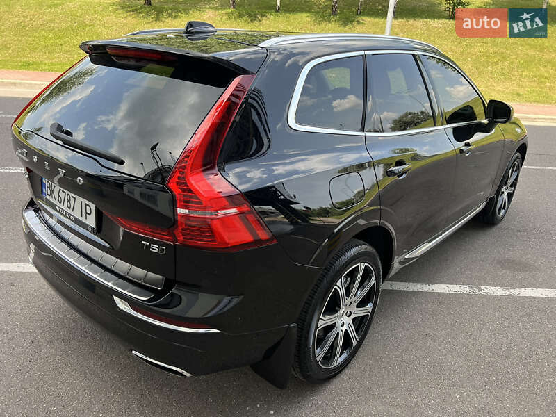 Внедорожник / Кроссовер Volvo XC60 2021 в Киеве