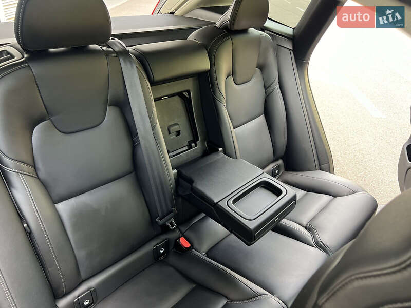 Внедорожник / Кроссовер Volvo XC60 2021 в Киеве