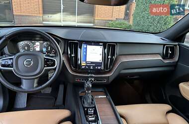 Внедорожник / Кроссовер Volvo XC60 2019 в 