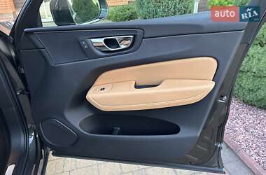 Внедорожник / Кроссовер Volvo XC60 2019 в 