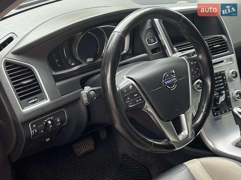 Внедорожник / Кроссовер Volvo XC60 2016 в Киеве