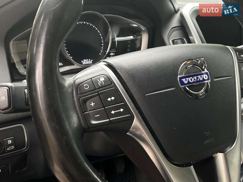 Внедорожник / Кроссовер Volvo XC60 2016 в Киеве