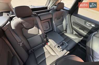 Внедорожник / Кроссовер Volvo XC60 2023 в 