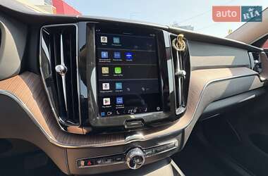 Внедорожник / Кроссовер Volvo XC60 2023 в 