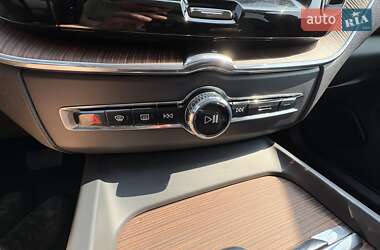 Внедорожник / Кроссовер Volvo XC60 2023 в 